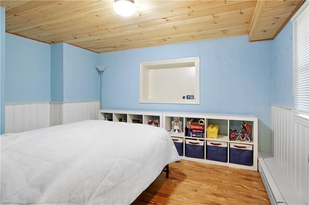 25 Caverly Street Warwick RI 02886