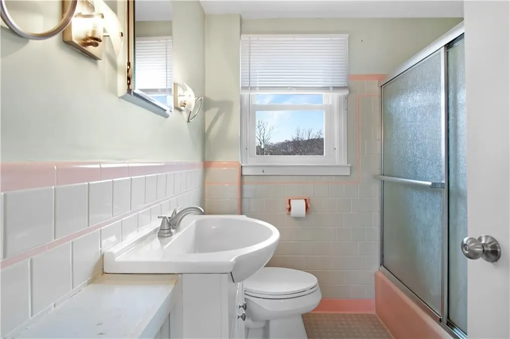 25 Caverly Street Warwick RI 02886