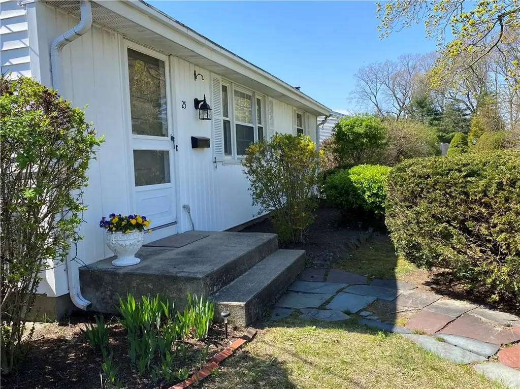 25 Caverly Street Warwick RI 02886