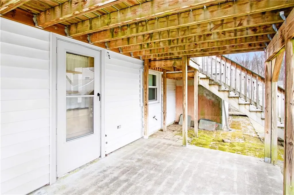 25 Caverly Street Warwick RI 02886