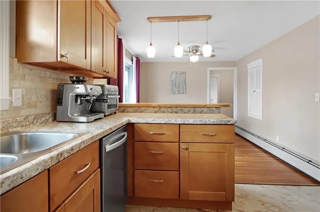 25 Caverly Street Warwick RI 02886