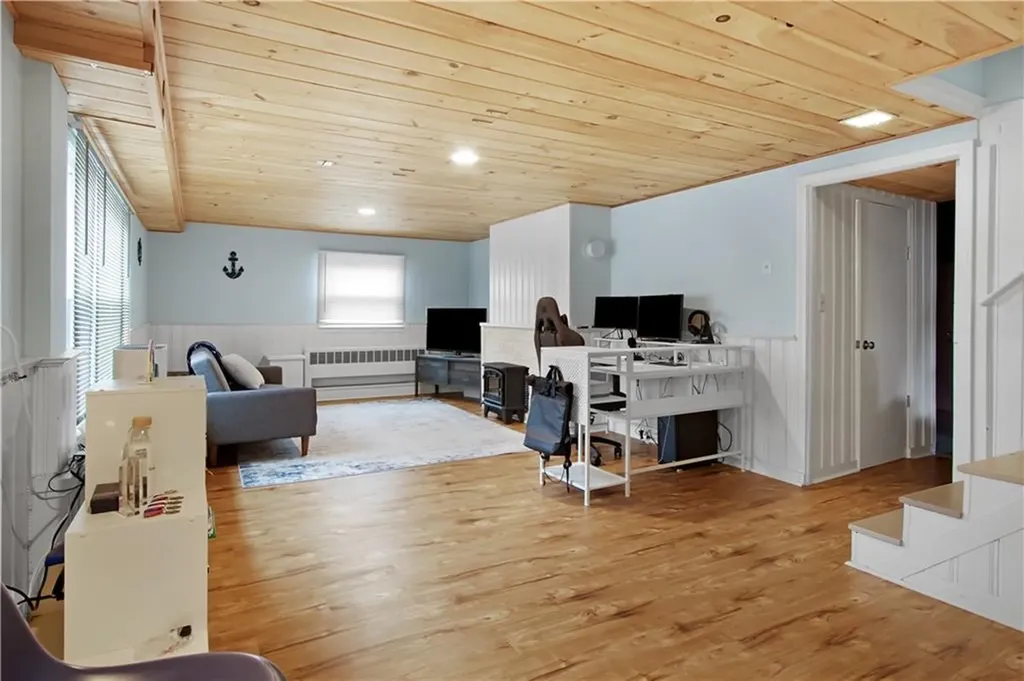 25 Caverly Street Warwick RI 02886