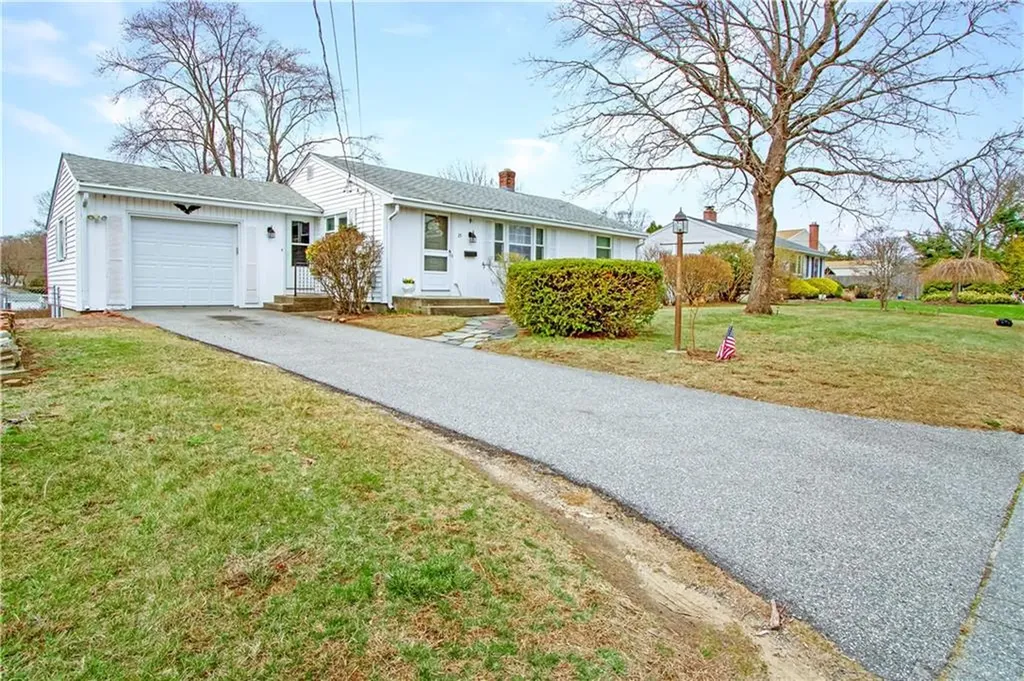 25 Caverly Street Warwick RI 02886