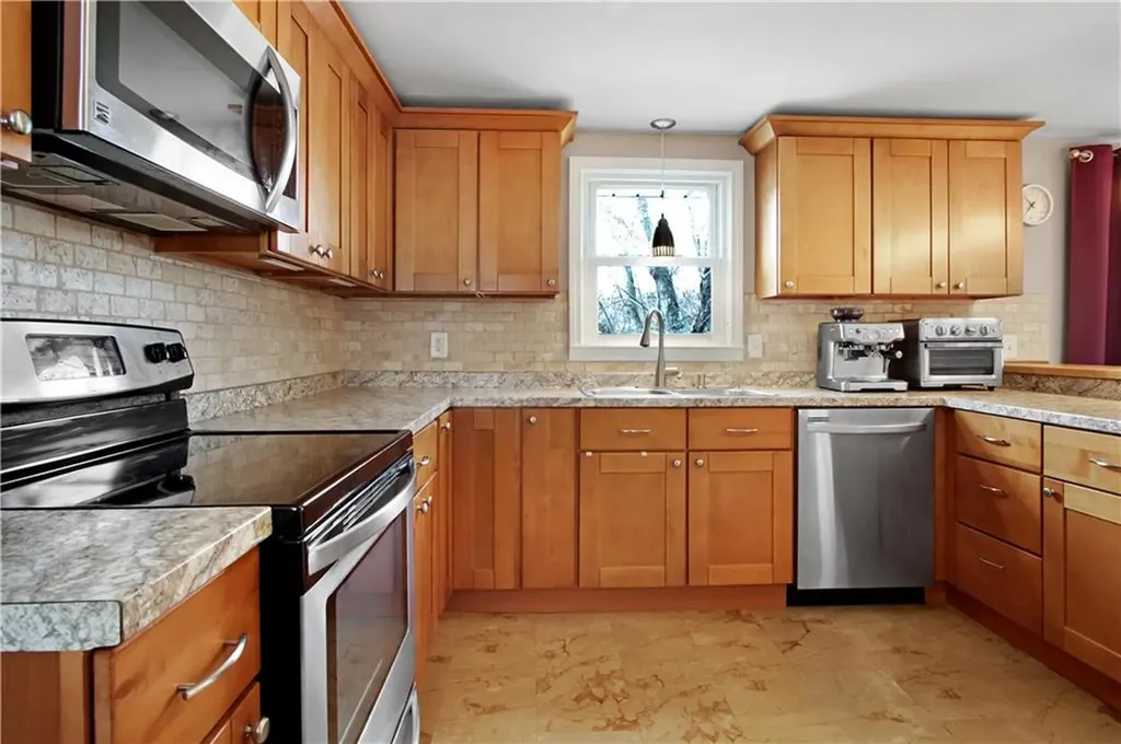 25 Caverly Street Warwick RI 02886