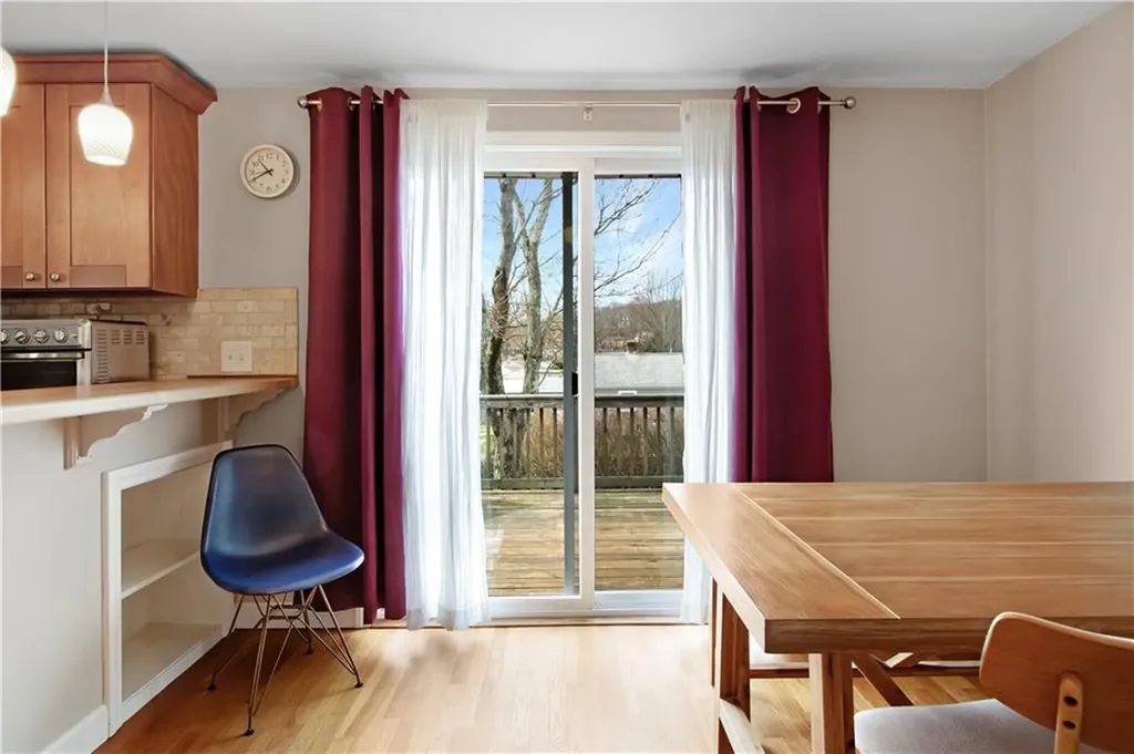 25 Caverly Street Warwick RI 02886