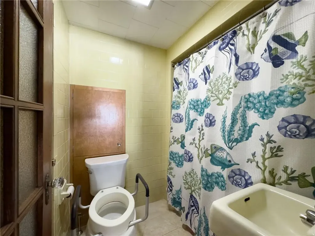 48 Huntington Avenue Woonsocket RI 02895