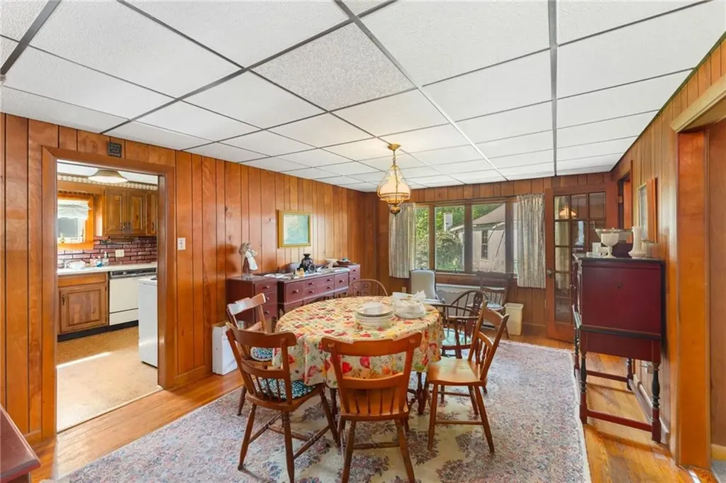 48 Huntington Avenue Woonsocket RI 02895