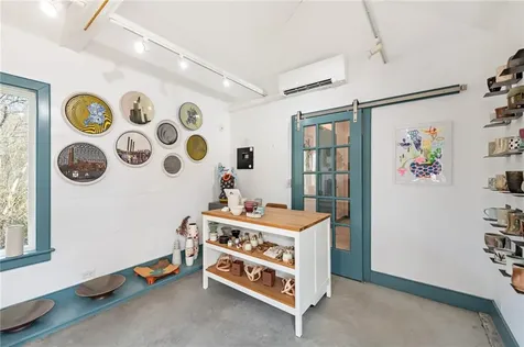 18 East Road Tiverton RI 02878