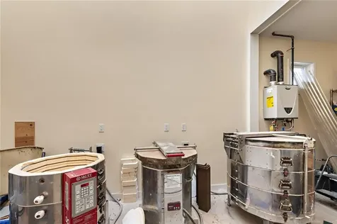 18 East Road Tiverton RI 02878