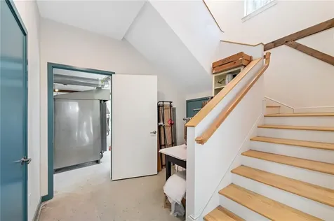 18 East Road Tiverton RI 02878