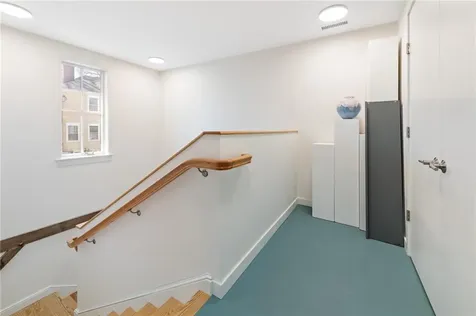 18 East Road Tiverton RI 02878