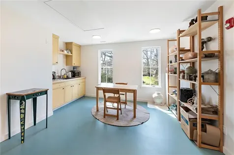 18 East Road Tiverton RI 02878