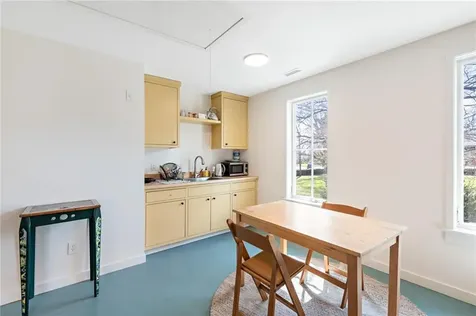 18 East Road Tiverton RI 02878