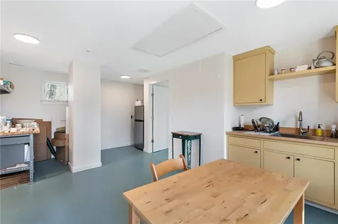 18 East Road Tiverton RI 02878