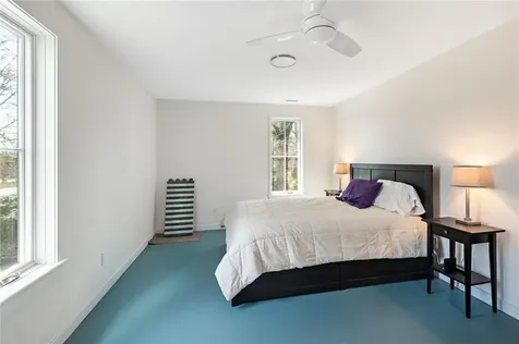 18 East Road Tiverton RI 02878