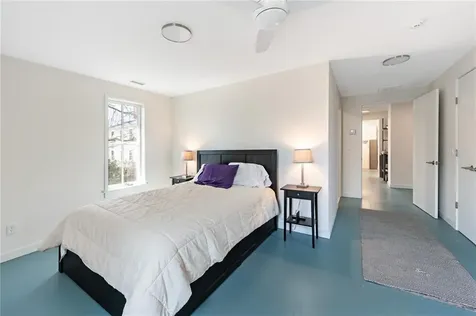 18 East Road Tiverton RI 02878