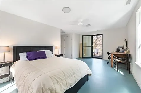 18 East Road Tiverton RI 02878