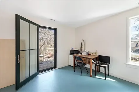 18 East Road Tiverton RI 02878