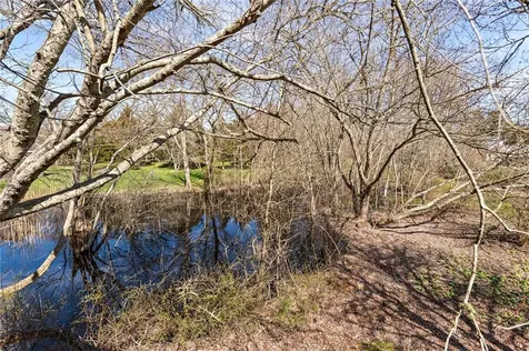 18 East Road Tiverton RI 02878