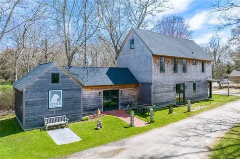 18 East Road Tiverton RI 02878