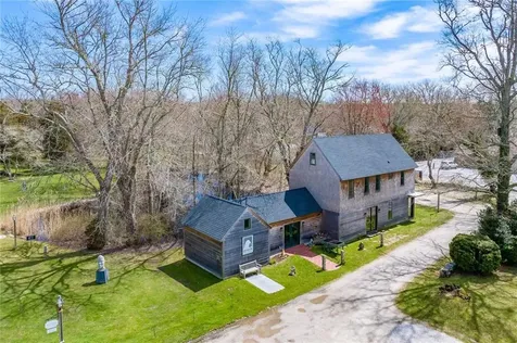 18 East Road Tiverton RI 02878