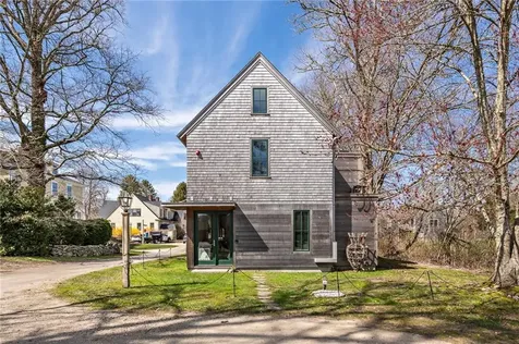 18 East Road Tiverton RI 02878