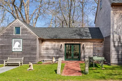 18 East Road Tiverton RI 02878