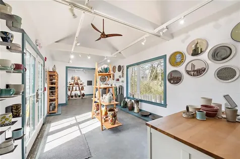 18 East Road Tiverton RI 02878