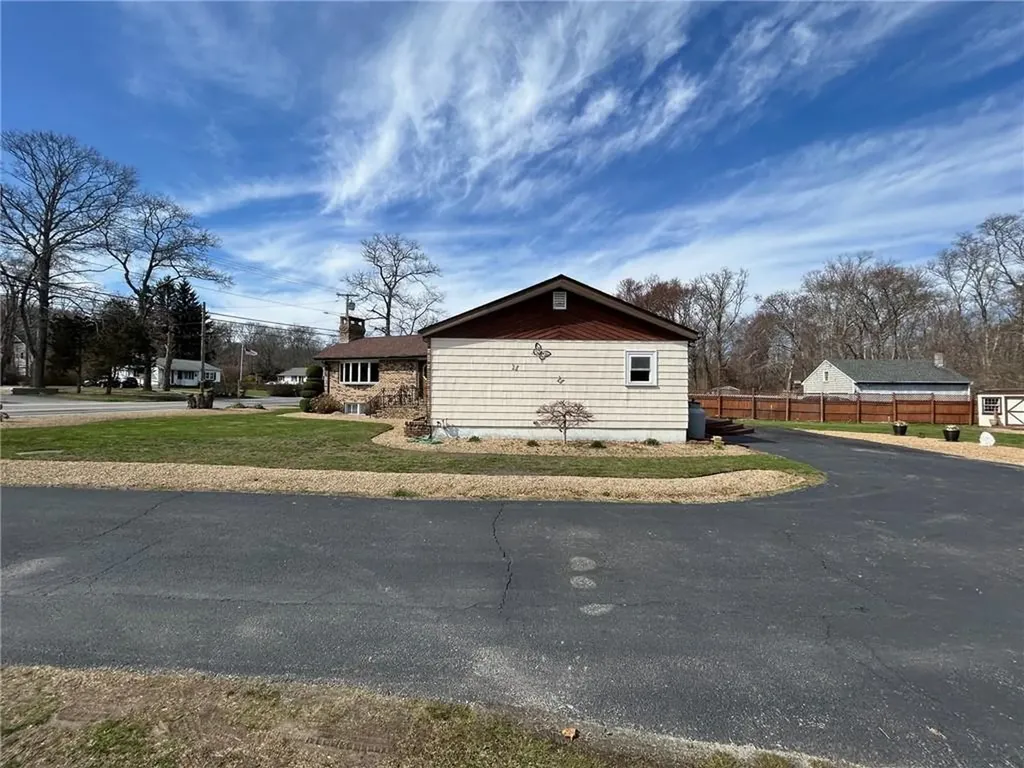 436 Crandall Road Tiverton RI 02878