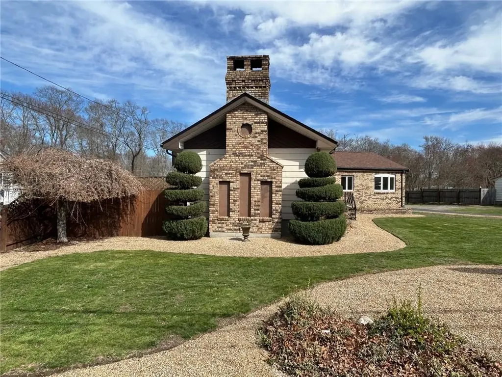 436 Crandall Road Tiverton RI 02878