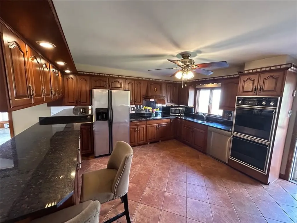 436 Crandall Road Tiverton RI 02878