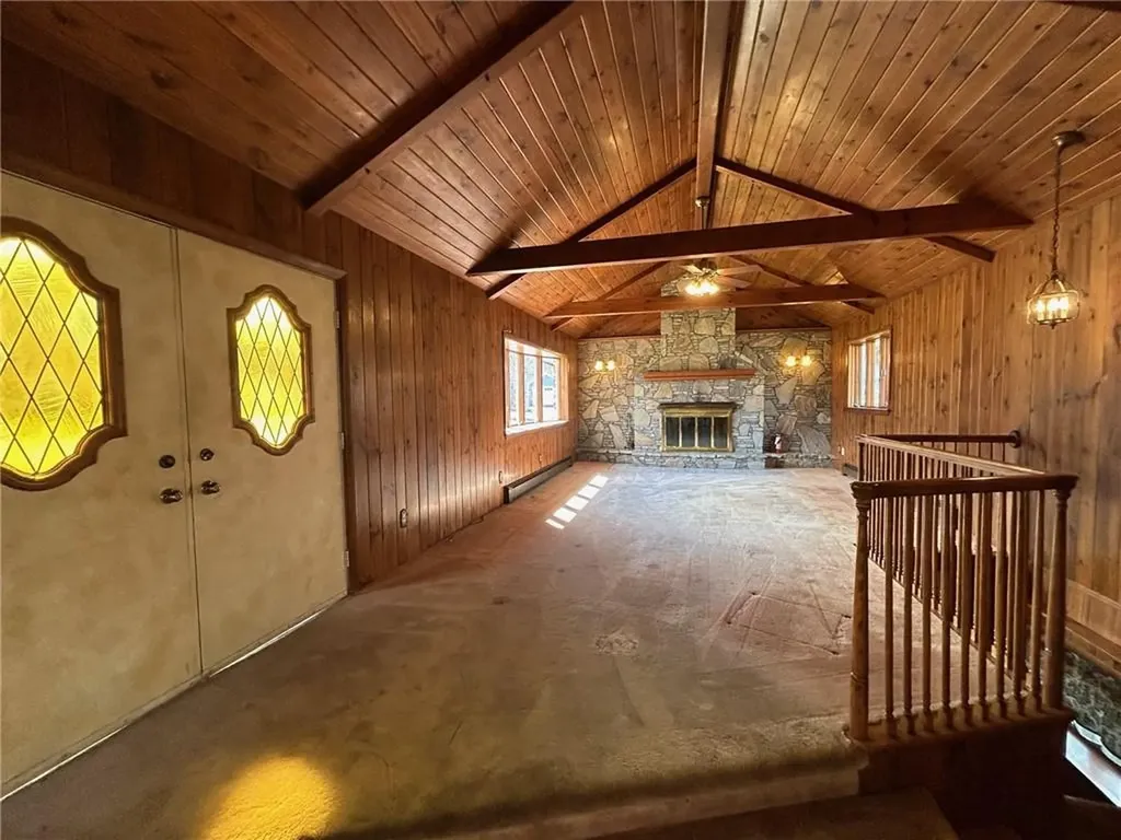 436 Crandall Road Tiverton RI 02878