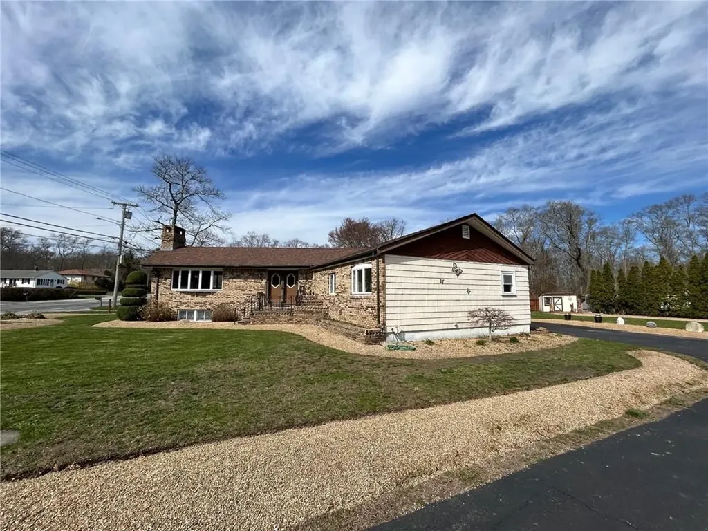 436 Crandall Road Tiverton RI 02878