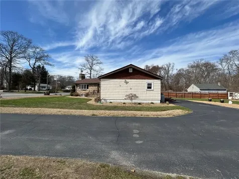 436 Crandall Road Tiverton RI 02878