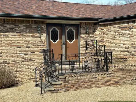 436 Crandall Road Tiverton RI 02878