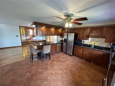 436 Crandall Road Tiverton RI 02878