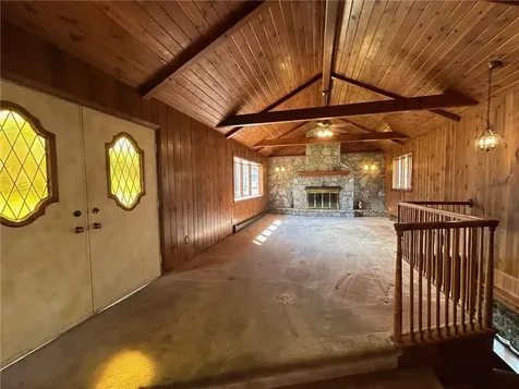 436 Crandall Road Tiverton RI 02878