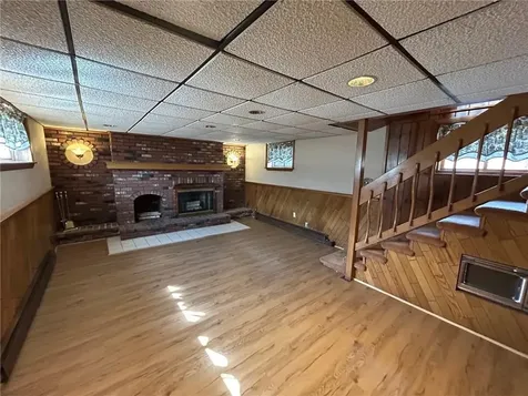 436 Crandall Road Tiverton RI 02878