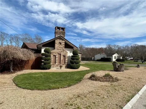 436 Crandall Road Tiverton RI 02878