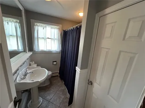 436 Crandall Road Tiverton RI 02878