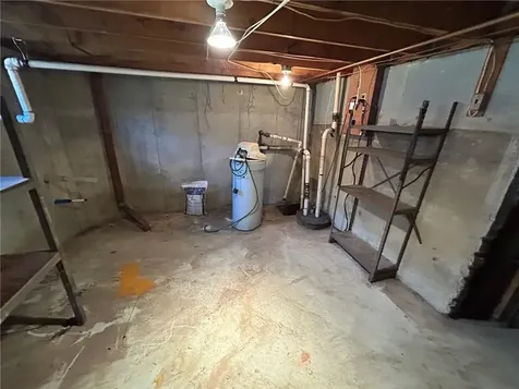 436 Crandall Road Tiverton RI 02878