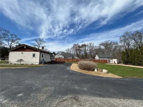 436 Crandall Road Tiverton RI 02878