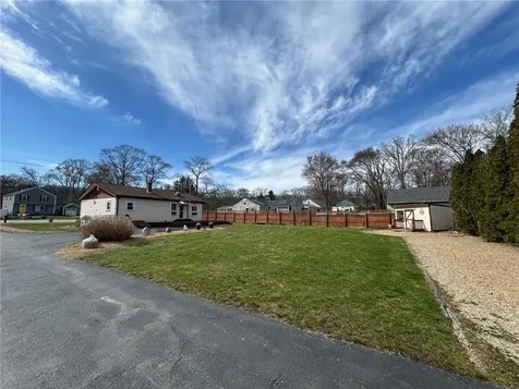 436 Crandall Road Tiverton RI 02878