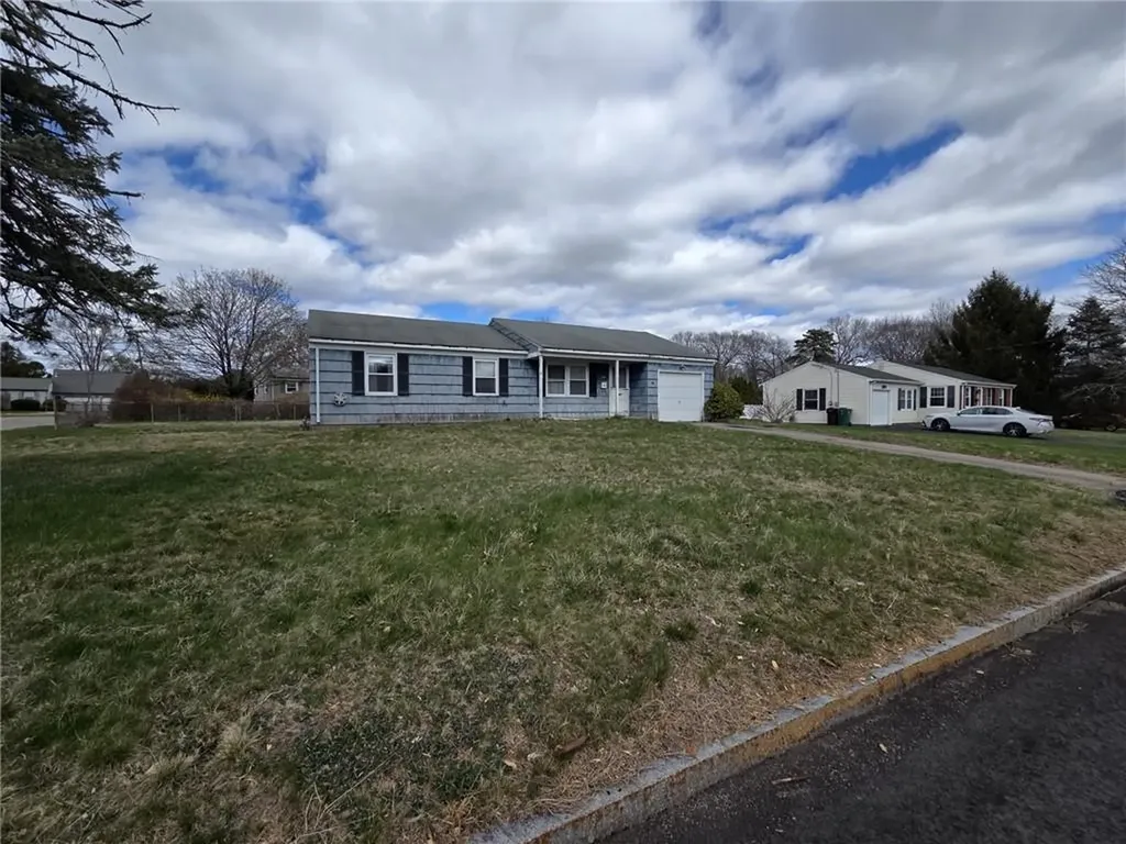 10 Wagon Wheel Lane Woonsocket RI 02895