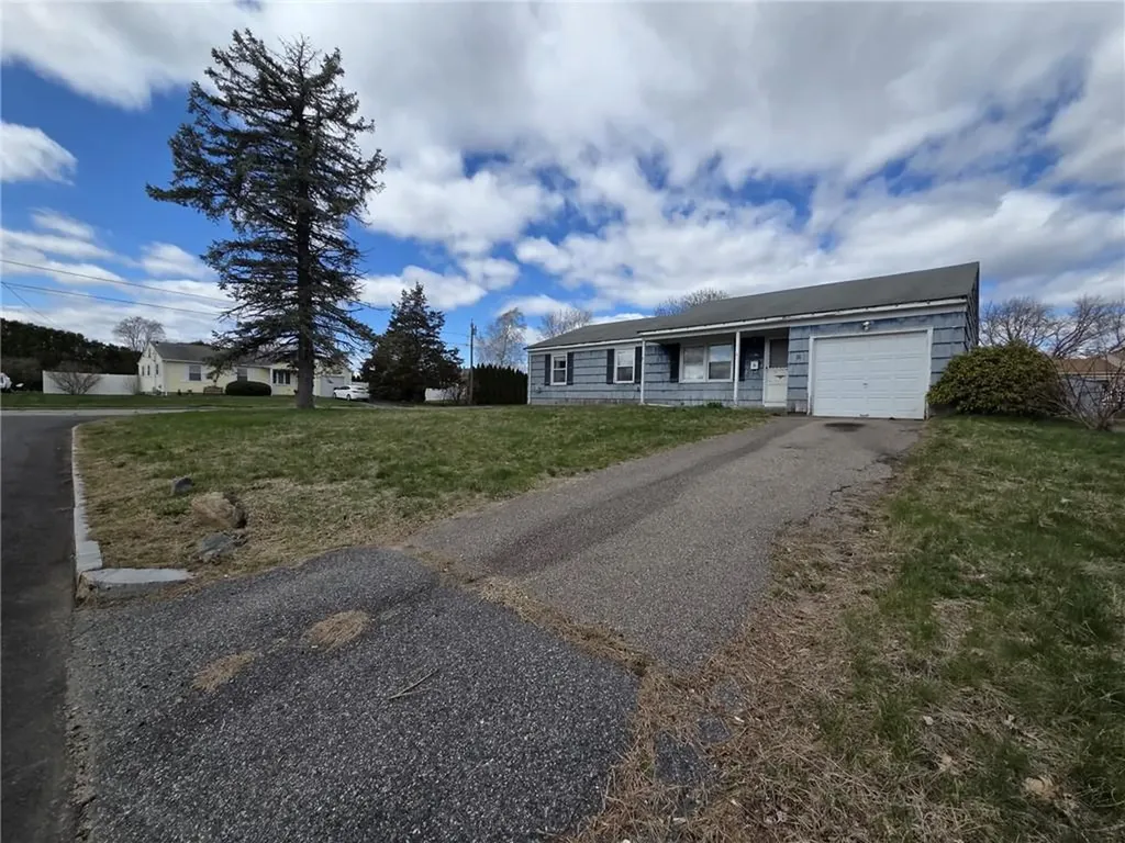 10 Wagon Wheel Lane Woonsocket RI 02895