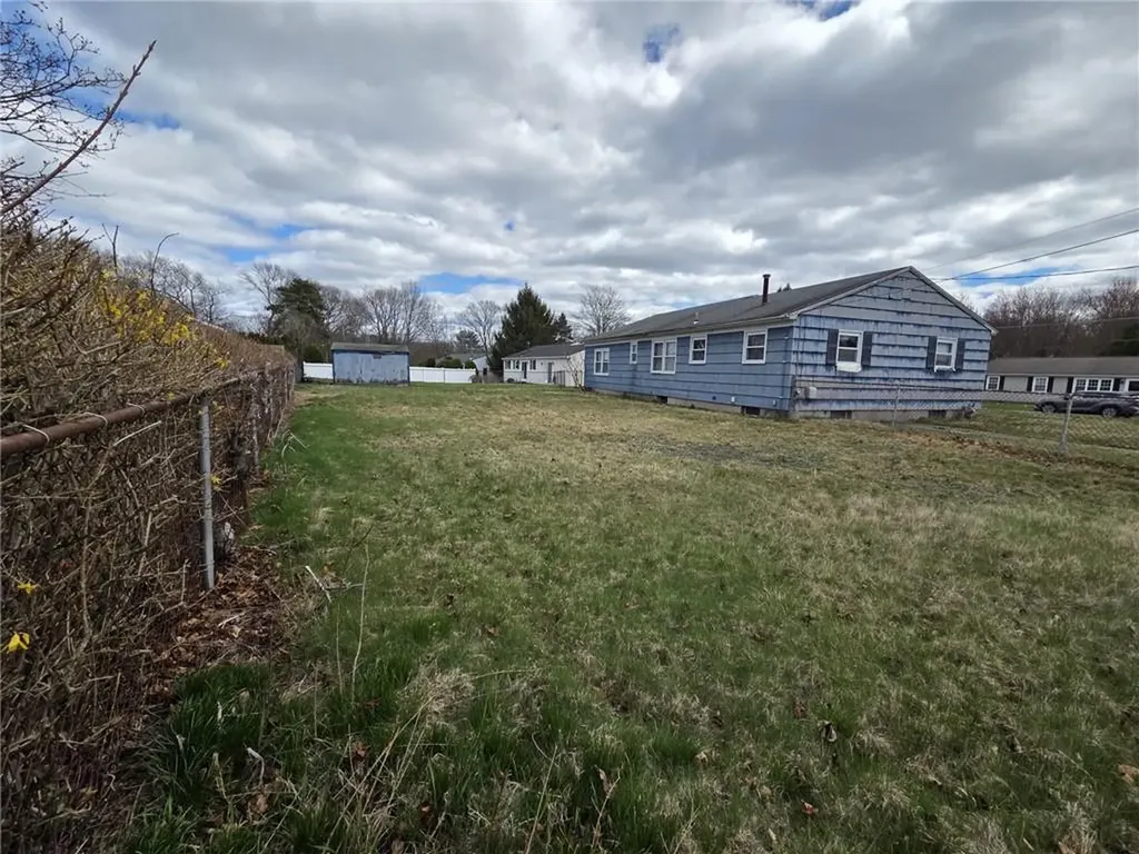 10 Wagon Wheel Lane Woonsocket RI 02895