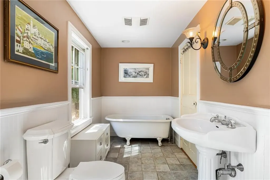 238 Stone Church Road Tiverton RI 02878