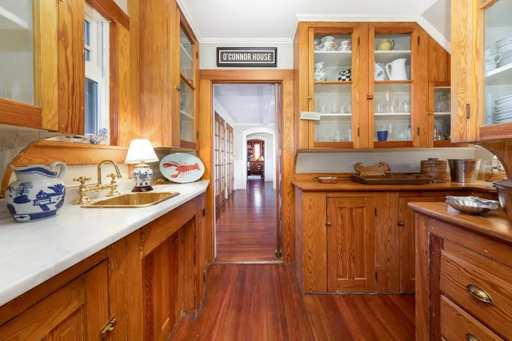 37 Avondale Road Westerly RI 02891