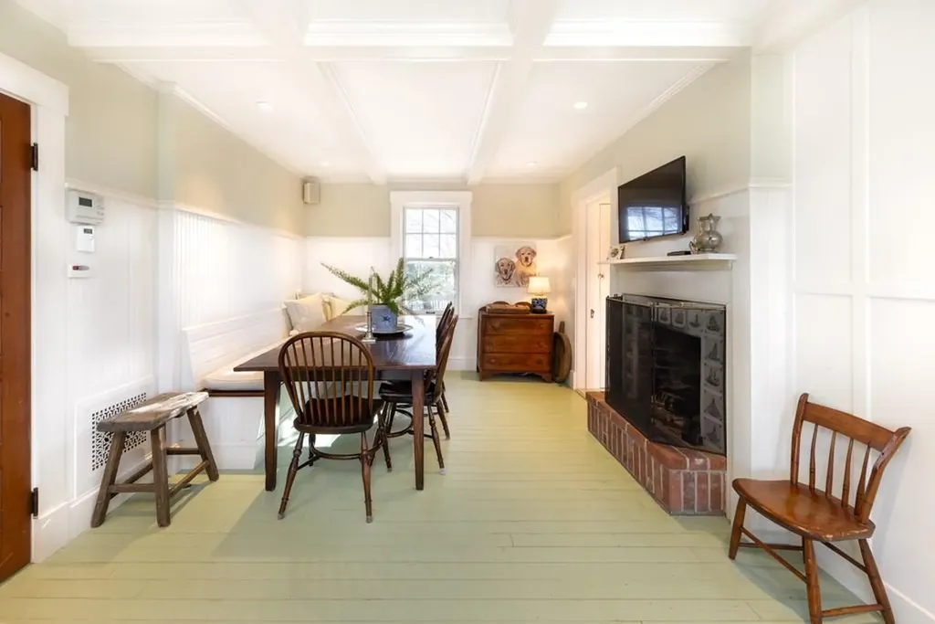 37 Avondale Road Westerly RI 02891