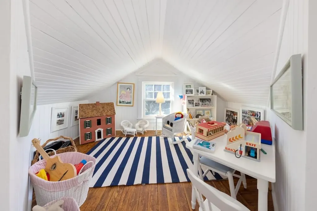 37 Avondale Road Westerly RI 02891